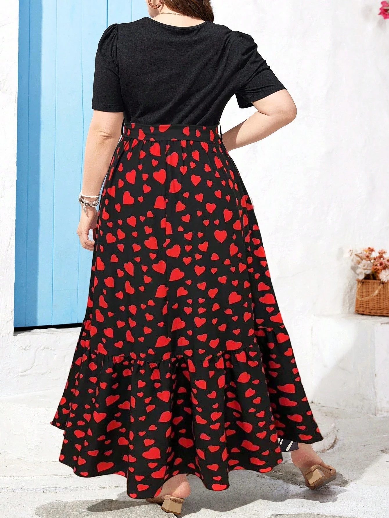 Robe d'été grande taille à col rond, manches bouffantes, manches courtes, ourlet à volants, taille ajustée et longueur mi-longue, robe tendance