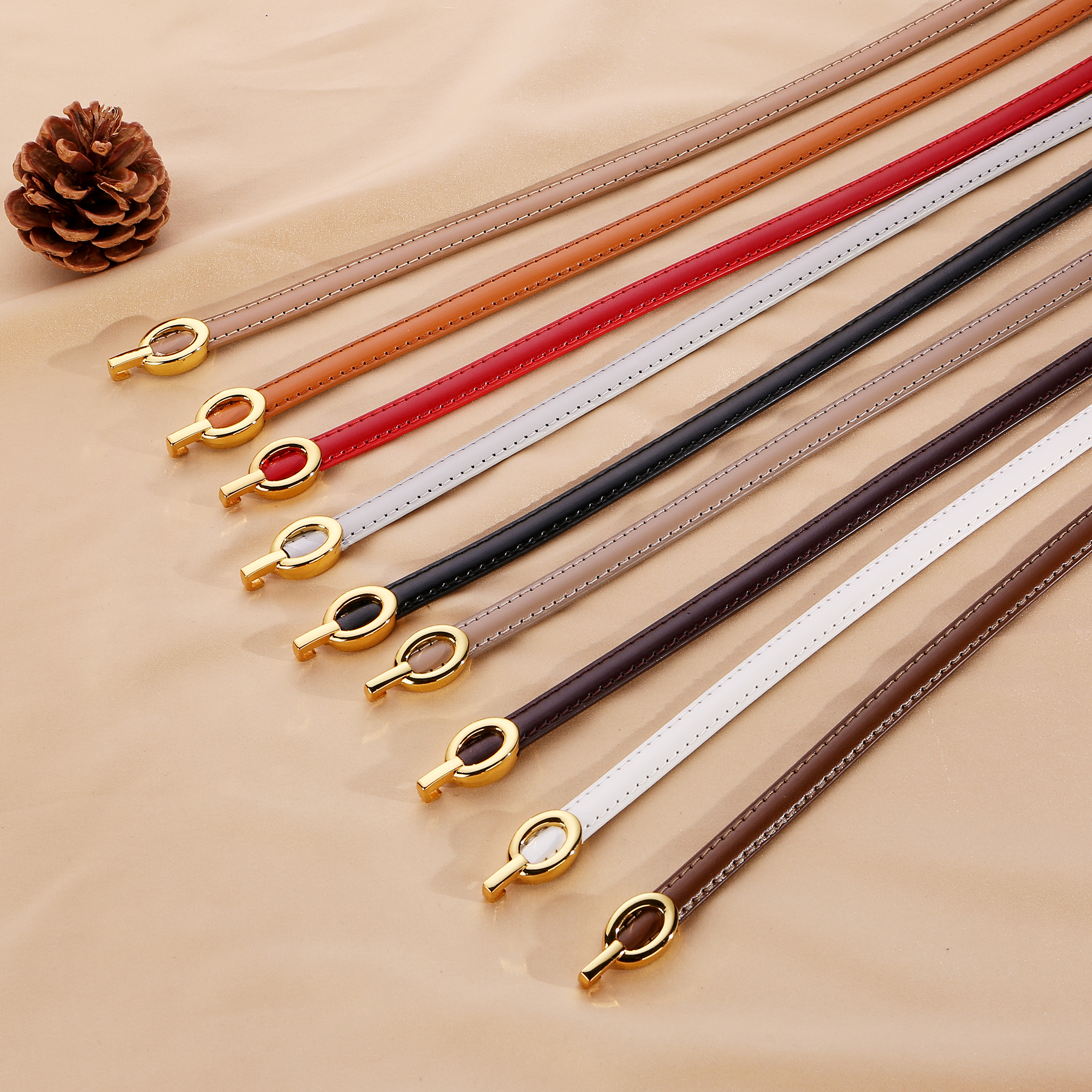 Ceinture fine en cuir véritable pour femmes, accessoire minimaliste et polyvalent pour robes, jupes, jeans et plus encore
