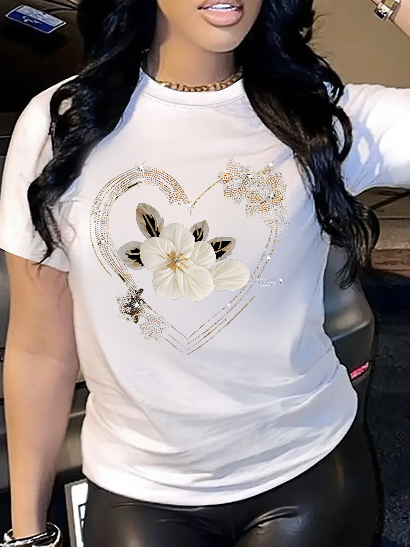 T-Shirt décontracté à manches courtes pour femmes, coupe confortable avec imprimé Floral en forme de cœur, Design Simple montrant un Style naturel et élégant