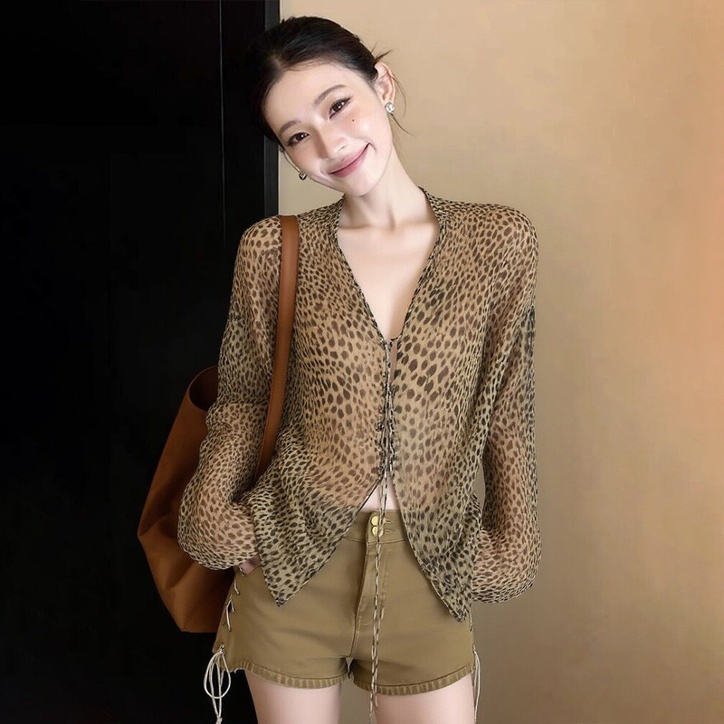 Chemise unique et élégante à imprimé léopard de style européen pour femme, parfaite pour l'été.