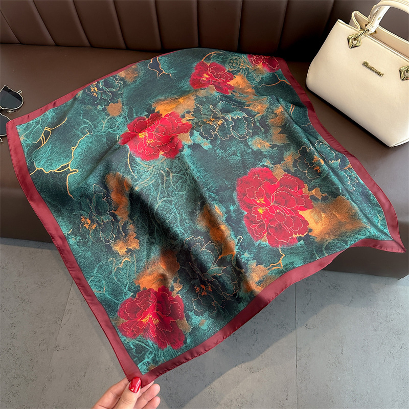 Foulard carré en Satin imprimé Floral Vintage pour femmes, Bandana léger en Satin doux, accessoire de cou polyvalent, foulard pour cheveux