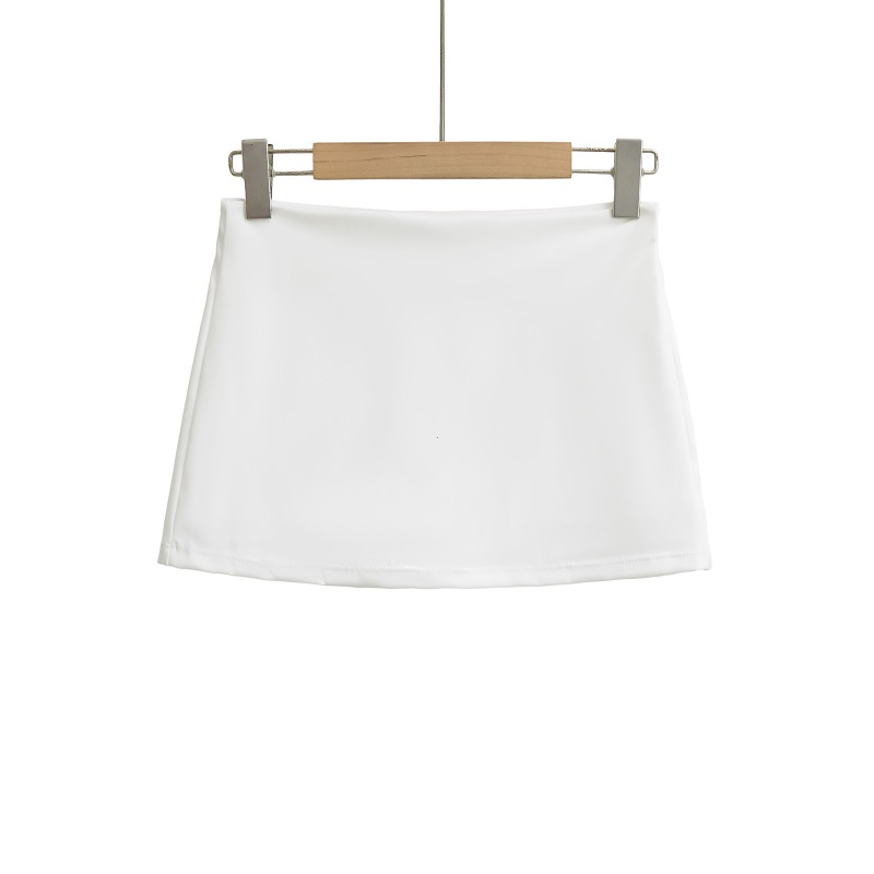 Mini-jupe taille basse pour femme avec détail coupe courte, coupe ajustée, mini-jupe-short