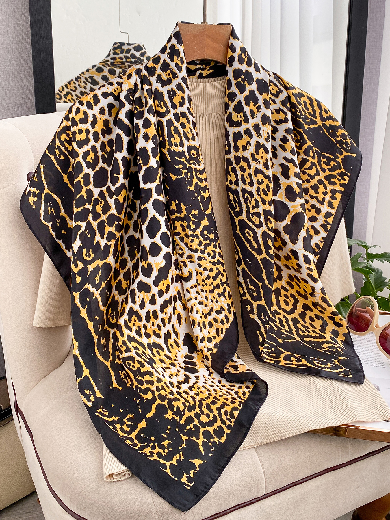 Foulard carré en soie imprimé léopard 90 cm, écharpe pour cheveux, foulard de créateur pour femme, hijab, châle en satin doux, bandeau