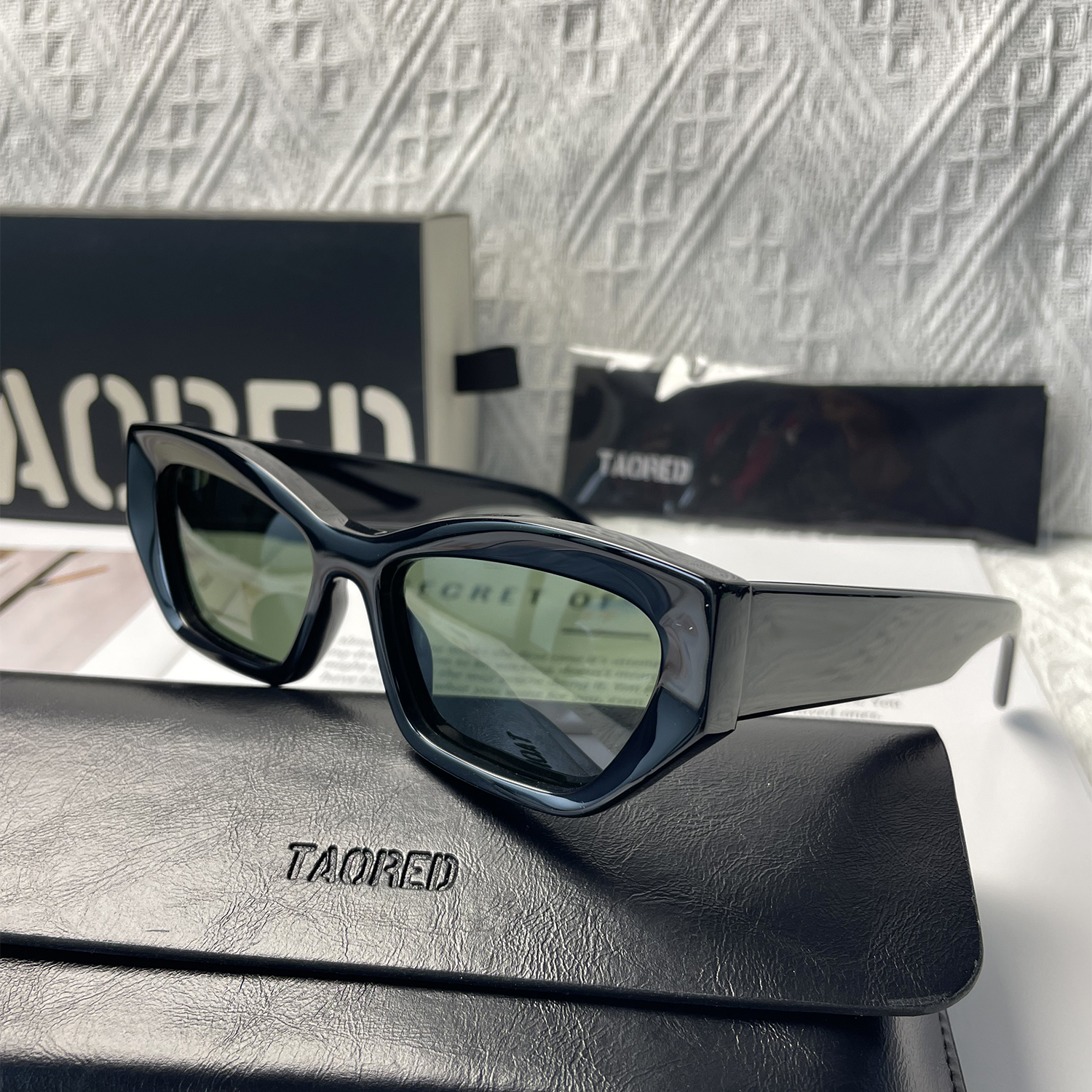 Lunettes de soleil élégantes pour femmes, avec étui, de luxe, de styliste, œil de chat, monture en acétate, à la mode, UV400, nouvelle collection 2025