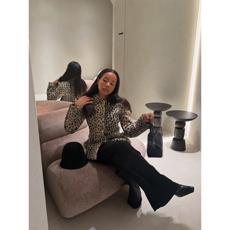 Veste courte pour femme à imprimé léopard, automne-hiver 2026, à simple boutonnage, manches longues, col en fausse fourrure, pour un look tendance au quotidien.