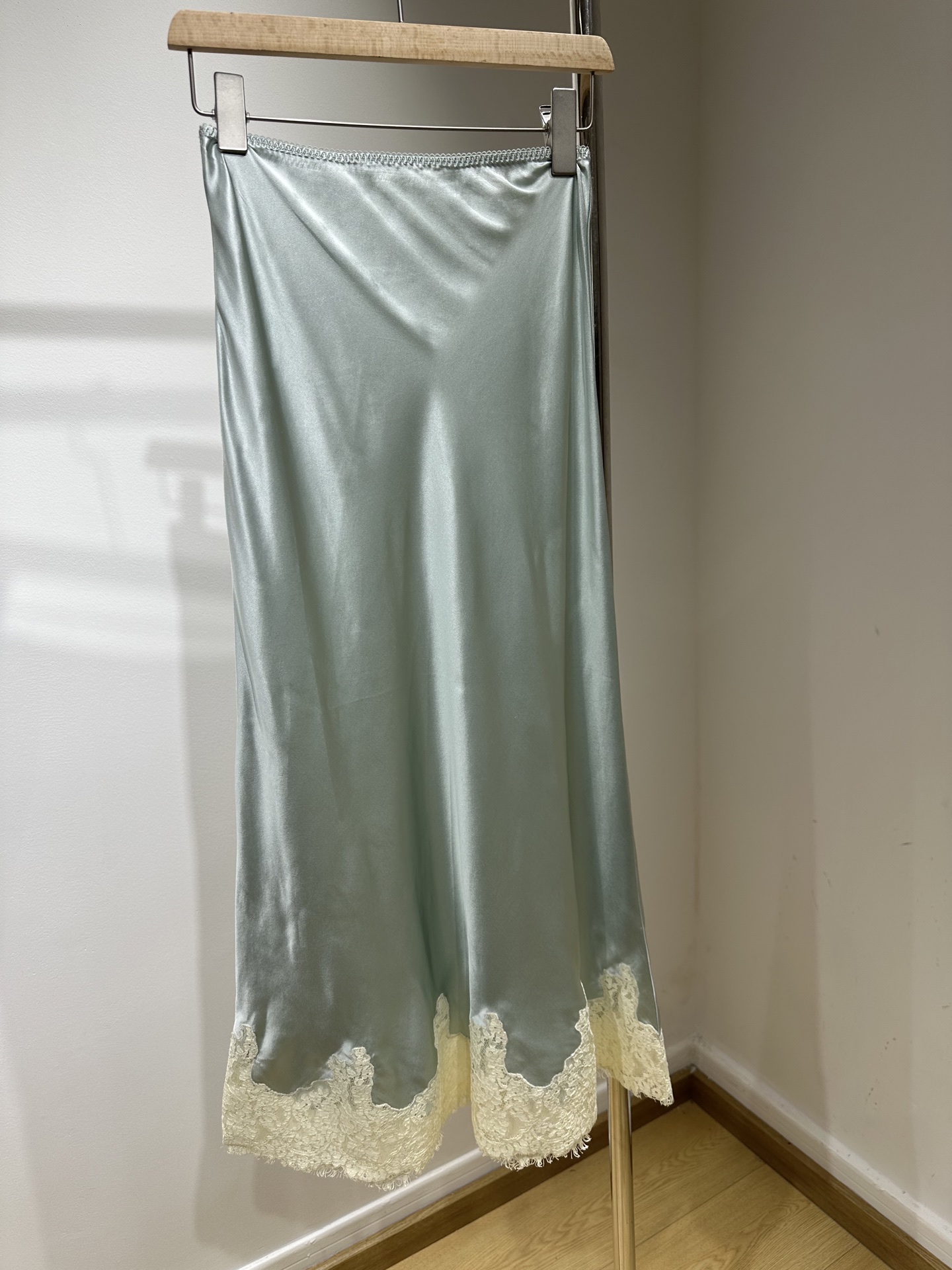 Jupe midi élégante pour femme en dentelle brodée, 100% soie, taille élastique, coupe trapèze