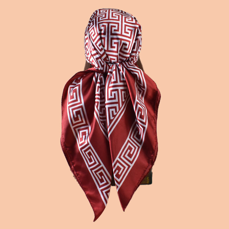 1 pièce Foulard carré en satin à imprimé lettres géométriques pour femme, accessoire de mode printemps, peut être utilisé comme ceinture, sac décoratif ou bandeau en soie