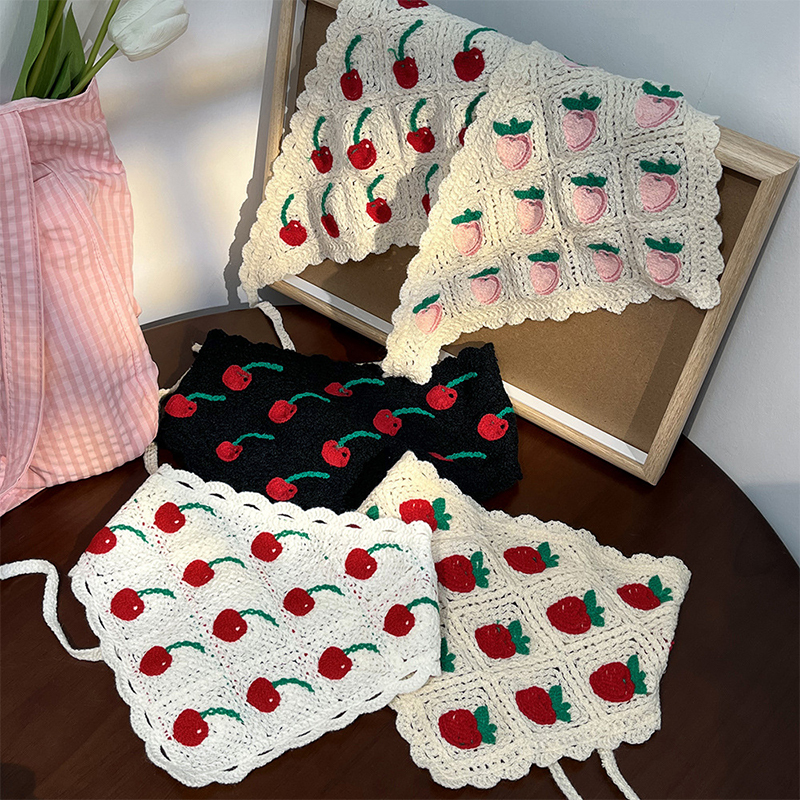 Bandeau triangulaire en tissu pour femmes et filles, motif fraise et cerise, crocheté à la main, ajouré, foulard pour cheveux, idéal printemps-été, voyage et photo