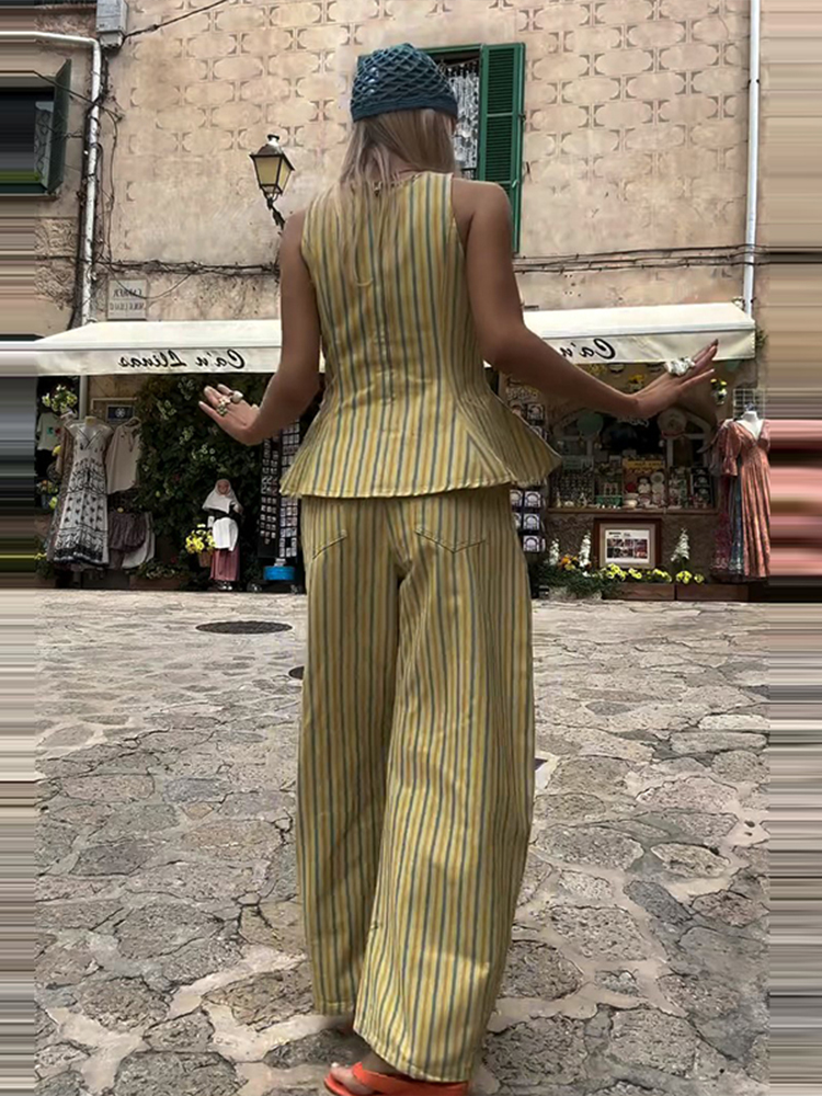 Ensemble décontracté rayé plissé pour femme : Gilet élégant sans manches à col rond et pantalon large – Tenue d'été 2026 pour les vacances