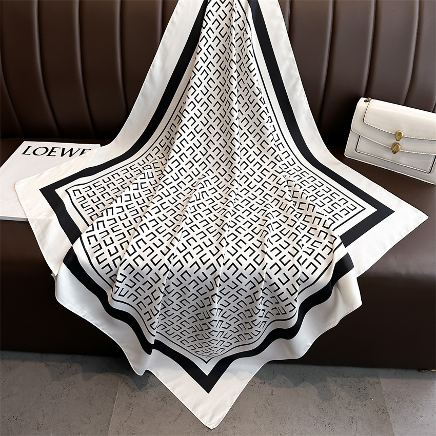 Écharpe en satin sergé pour femme, grand châle carré, écharpe de sauna élégante, bandana de protection solaire de plage, impression de luxe, nouvelle mode, 90x90cm