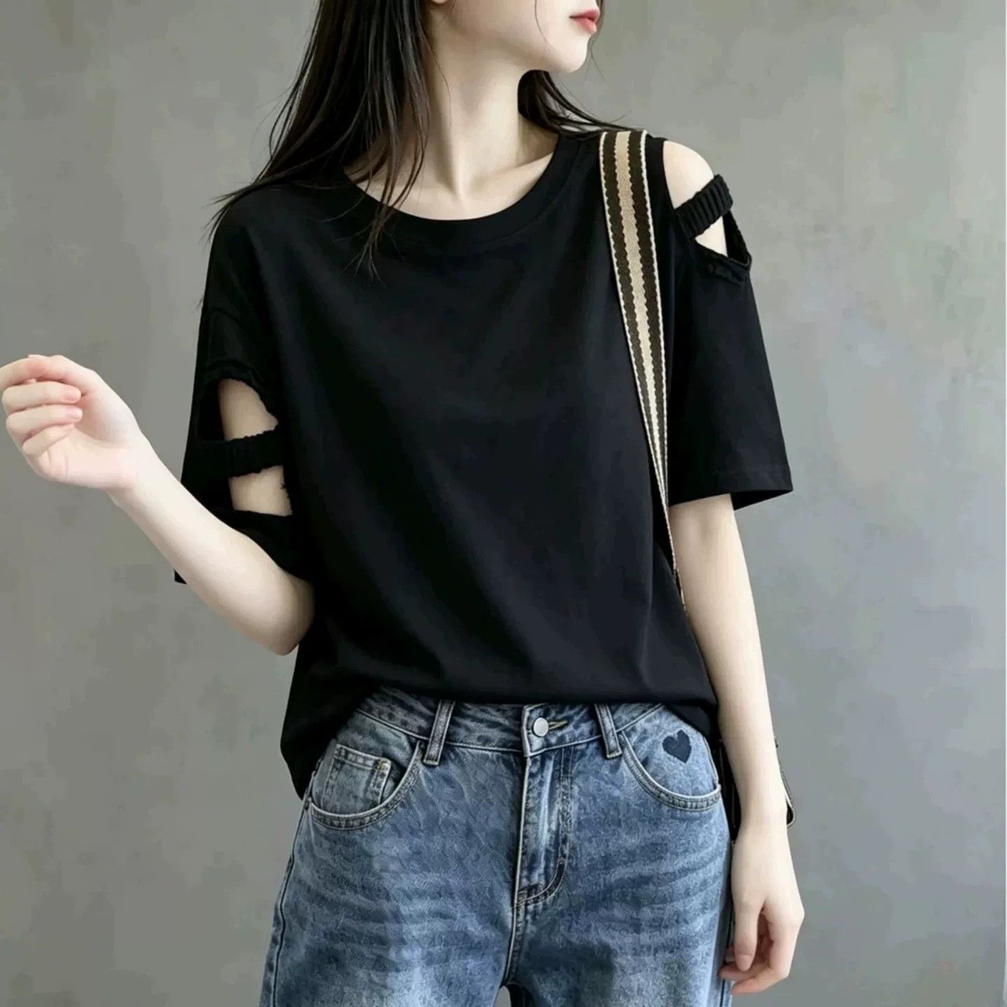 Vêtements pour femmes de grande taille, printemps et été, nouveau t-shirt à manches courtes, couleur unie, ample et fin, style décontracté, épaules dénudées