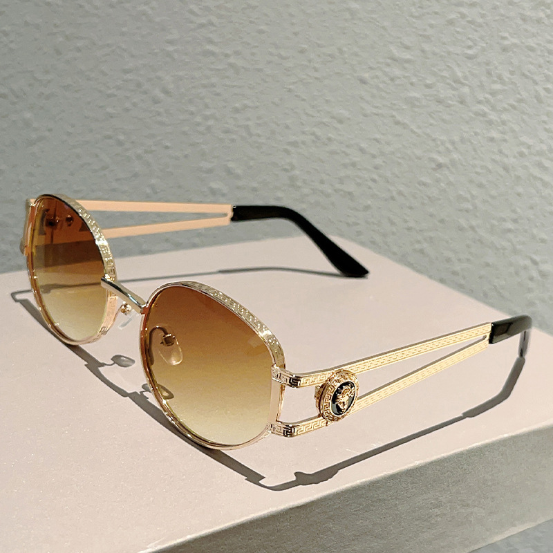 Lunettes de soleil ovales vintage 2026, nouvelle mode, monture métallique surdimensionnée, verres décoratifs, lunettes de soleil tendance pour femmes, design de marque de luxe
