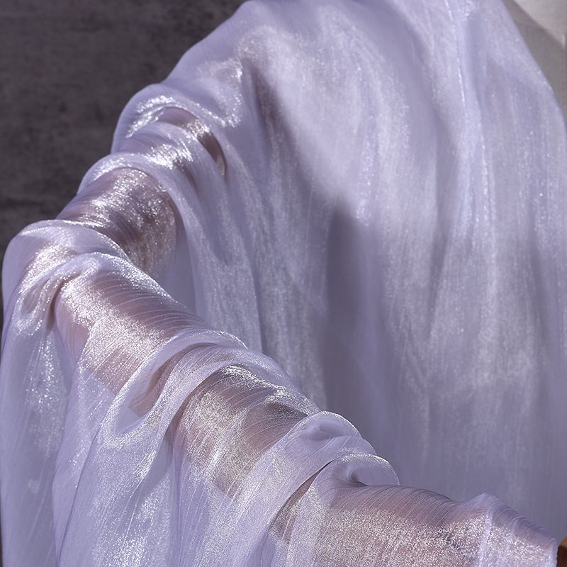 Tissu en soie argentée froissée, soie brillante froissée, chiffon semi-transparent pour la confection de robes, chemises, hauts et vêtements pour enfants