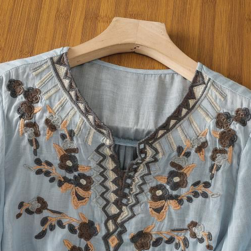 Chemisier en lin et coton brodé style ethnique pour femme, décontracté d'été, ample, manches 3/4, col en V, motif floral bohème, hauts pour le quotidien