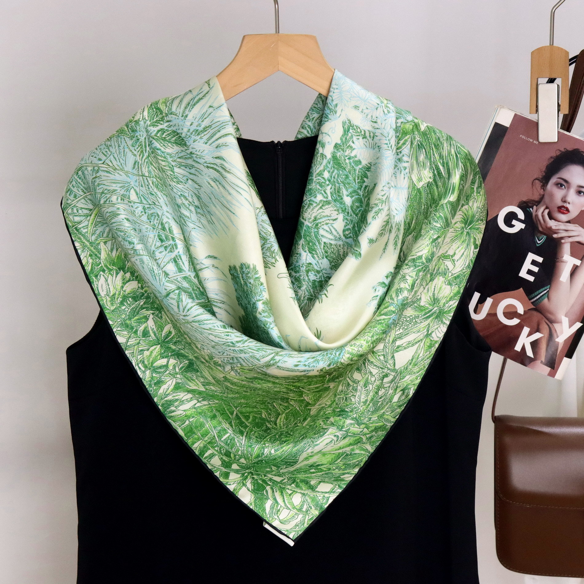 Écharpe de créateur en soie véritable 90 cm carré, châles et étoles 100 % soie de mûrier pour femme, élégant imprimé floral, foulard femme, bandana 2026