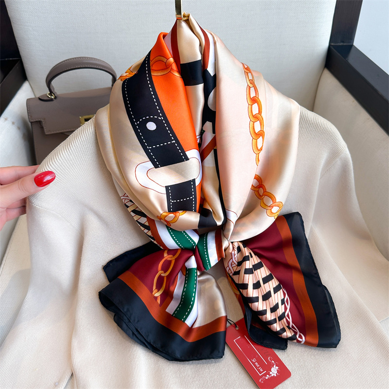 Écharpe en soie de luxe pour femme à imprimé chaîne, grand châle en satin, style bandana, foulard de mode, paréo de plage, protection solaire