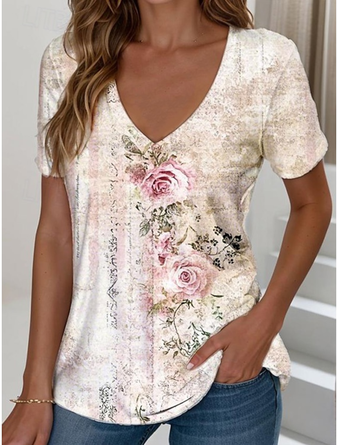 T-shirt décontracté pour femmes style bohème, col en V, imprimé rose aquarelle vintage, ourlet incurvé, manches courtes