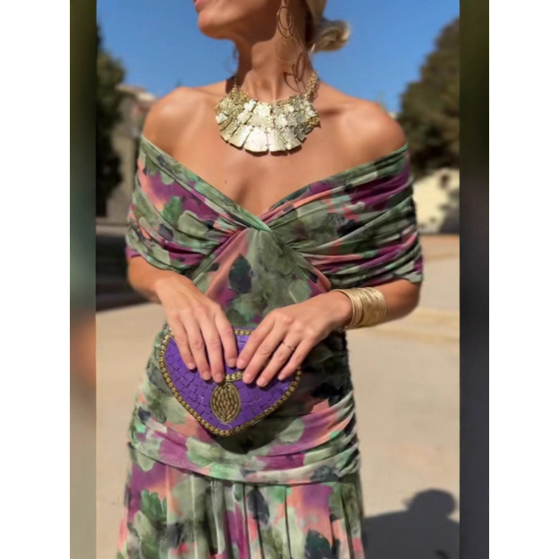 Robes tendance pour femmes 2026 : nouvelles collections, dont des modèles élégants avec doublures intérieures et des modèles sexy à décolletés plongeants.
