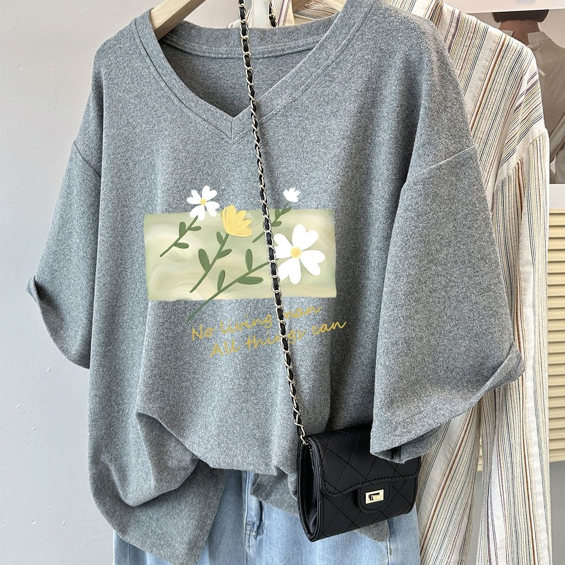 T-shirt d'été en coton à motif dessin animé pour femme, col en V, grande taille XL-6XL (jusqu'à 150 kg), haut décontracté pour femme