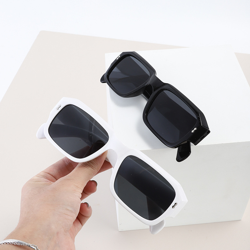Lunettes de soleil carrées vintage pour hommes et femmes, lunettes de soleil de créateur de marque, lunettes de carillon à la mode, nuances noires, lunettes dégradées, UV400