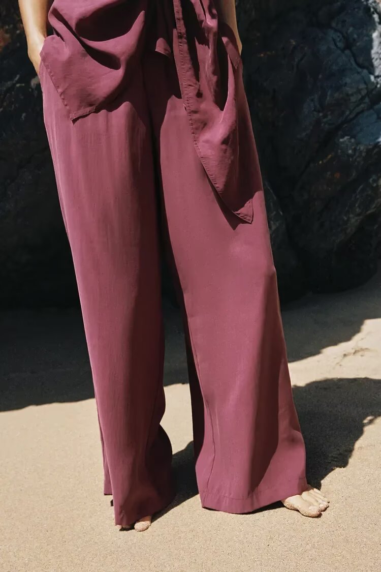 Ensemble deux pièces élégant en satin 2026 pour femme : Blouse sans manches à nouer et pantalon large taille haute – Tenue quotidienne