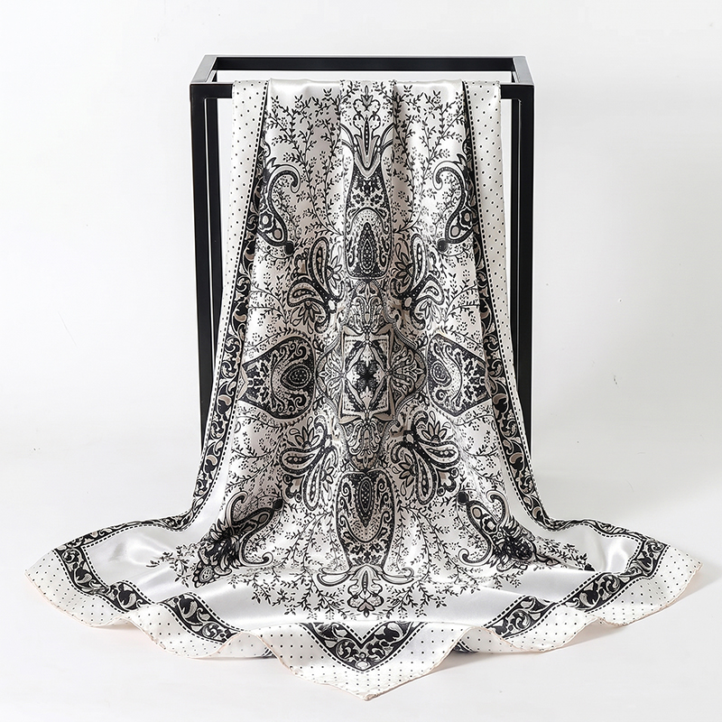 Foulard carré vintage en satin, imprimé cachemire classique, hijab doux, bandana pour femme, accessoire de cheveux pour vacances à la plage, foulard de tête, tour de cou