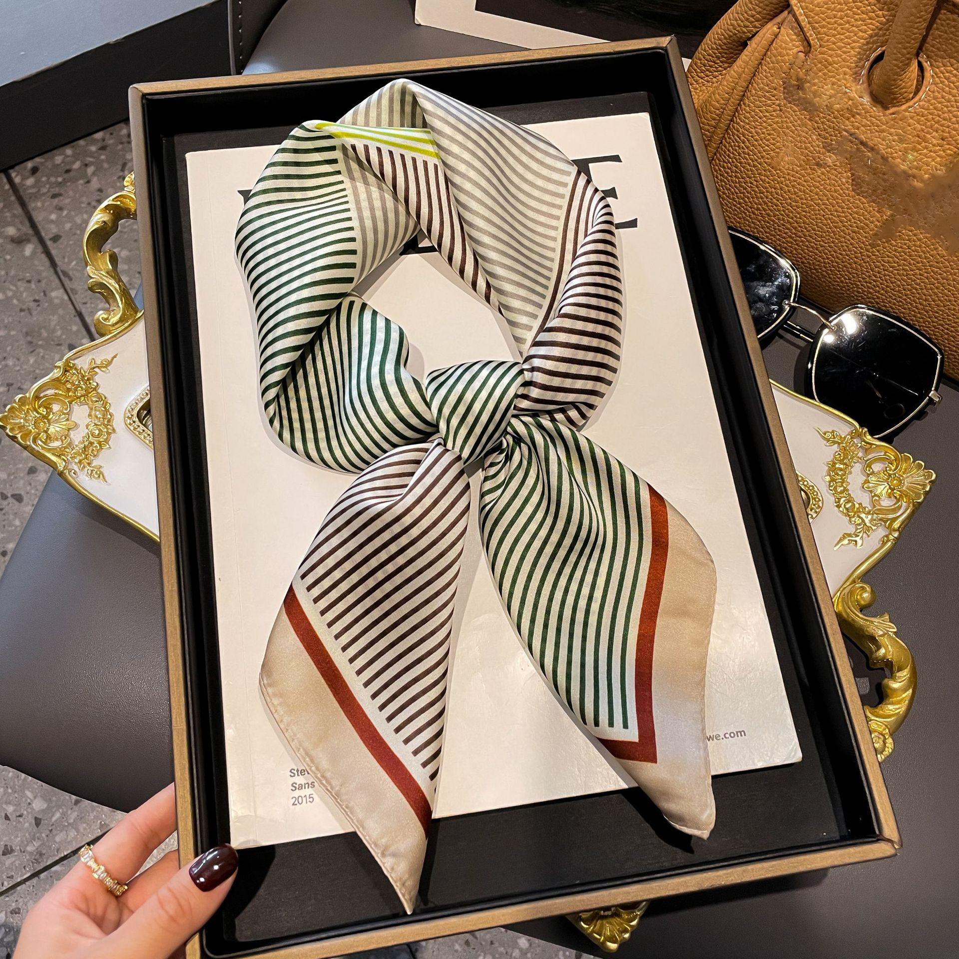 Foulard carré en soie pour femmes, Design de luxe, imprimé floral, Foulard en Satin doux, cravate, châle, bandeau, Hijab, cadeaux
