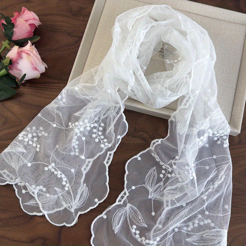Écharpe brodée en dentelle de couleur unie d'inspiration rétro Écharpe de cou décorative polyvalente Foulard long multifonctionnel Écharpe transparente
