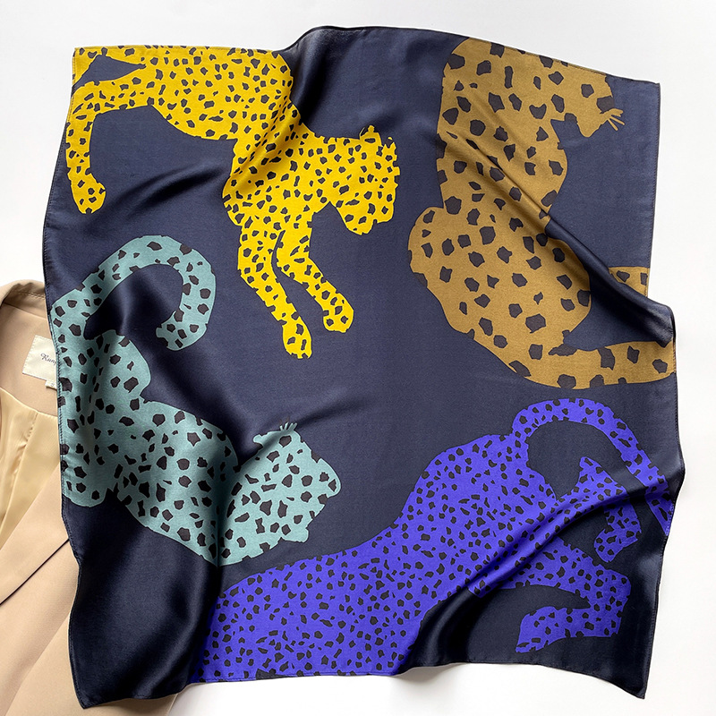 Foulard léopard 100% naturel en soie véritable pour femmes, châle Design imprimé d'animaux, enveloppes à la mode, Bandana, bandeau carré de 68cm, Hijab