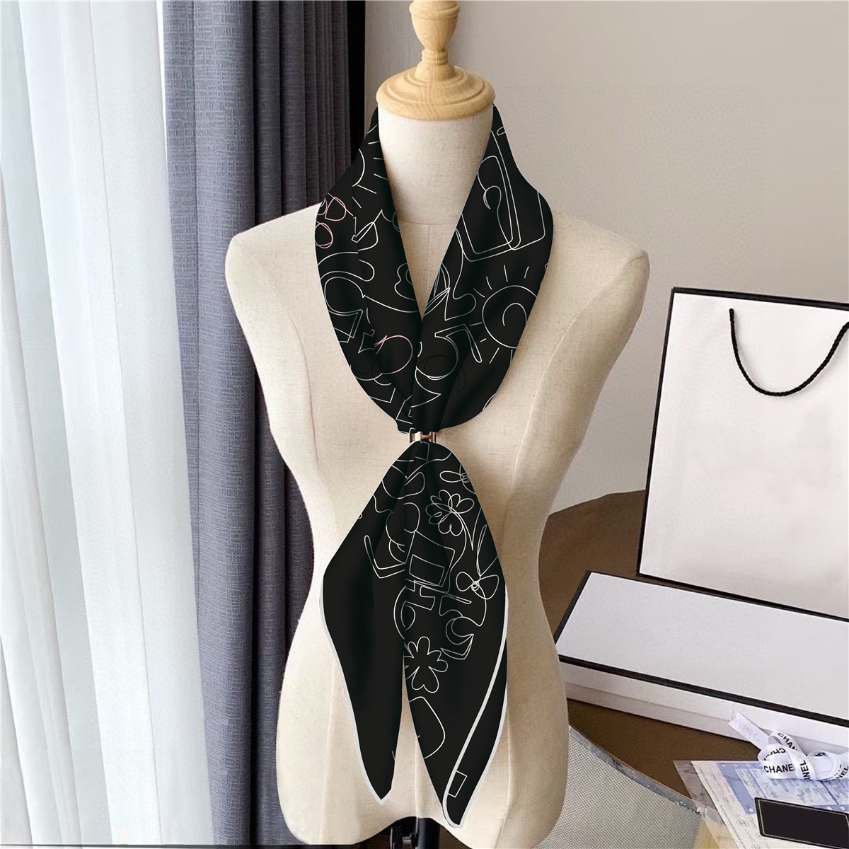 Nouveau Foulard Carré de Voyage pour Femme en Twill Noir et Blanc Peint à la Main, 90 cm, Protection Solaire, Châle, Écharpe, Voile