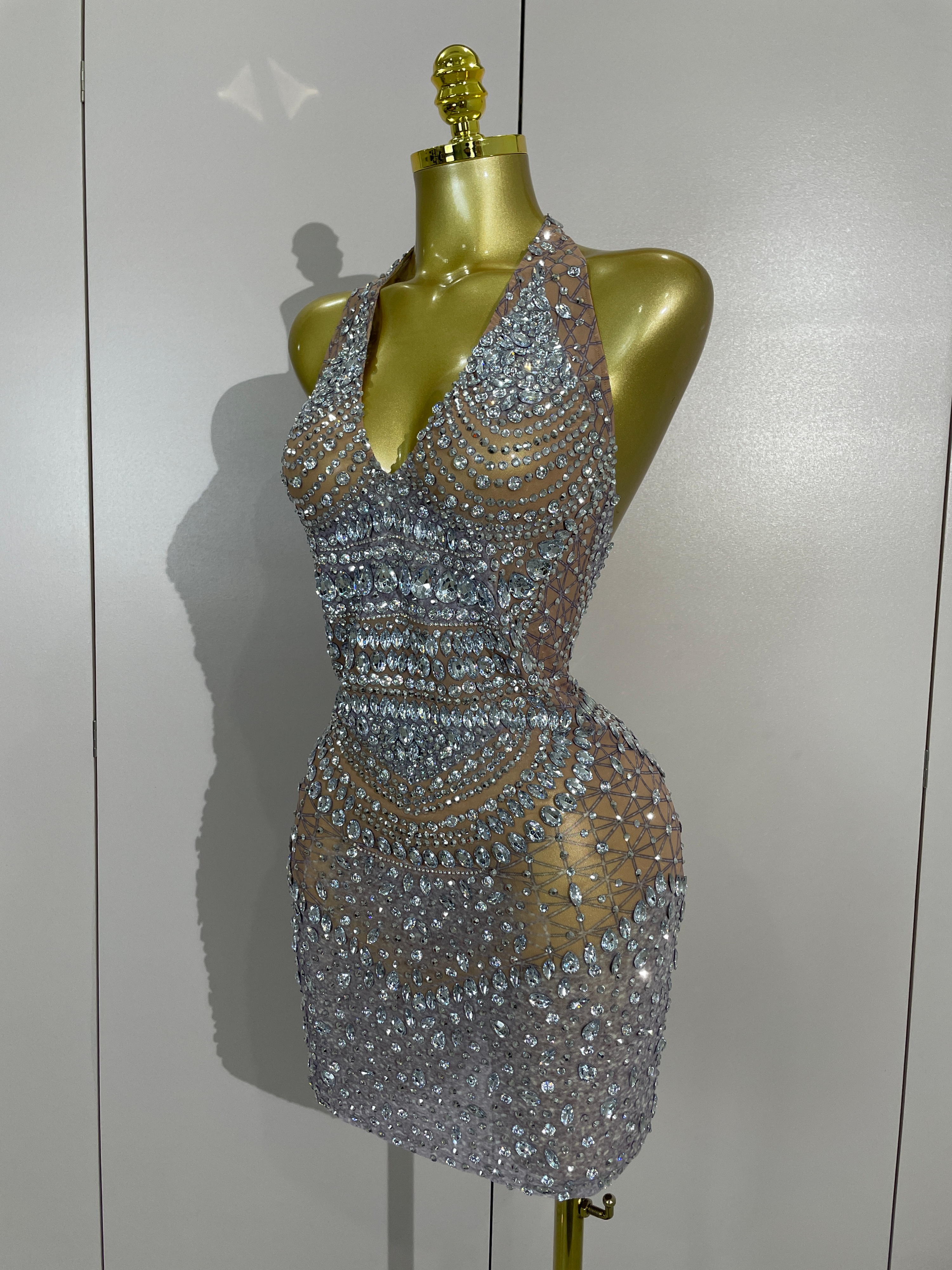 Robe mini sexy scintillante en strass sans manches en maille transparente, robe de luxe pour anniversaire, fête, club, séance photo, tenue de scène