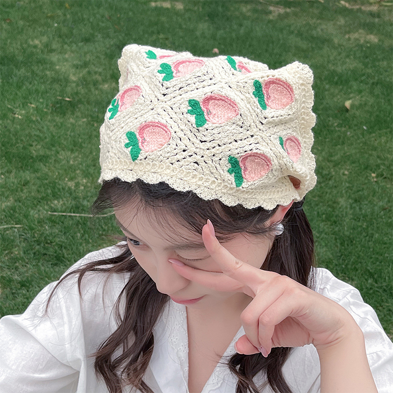 Bandeau triangulaire en tissu pour femmes et filles, motif fraise et cerise, crocheté à la main, ajouré, foulard pour cheveux, idéal printemps-été, voyage et photo