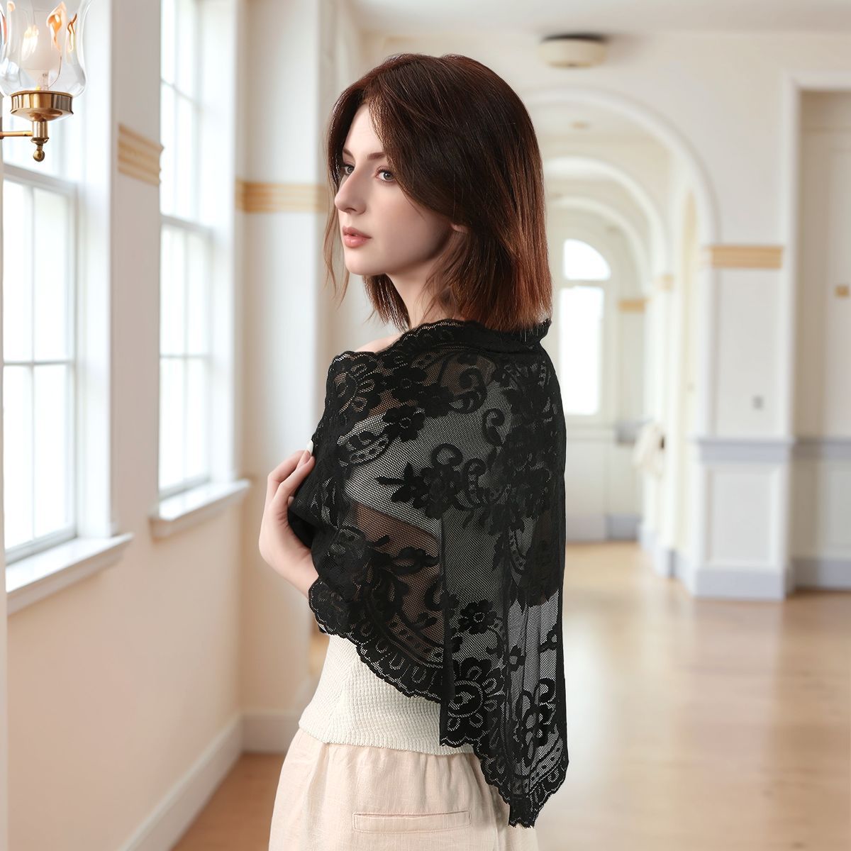 Châle triangulaire en dentelle pour femme, vêtement d'extérieur respirant à motif floral ajouré, écharpe rétro française, polyvalent pour le quotidien et les mariages