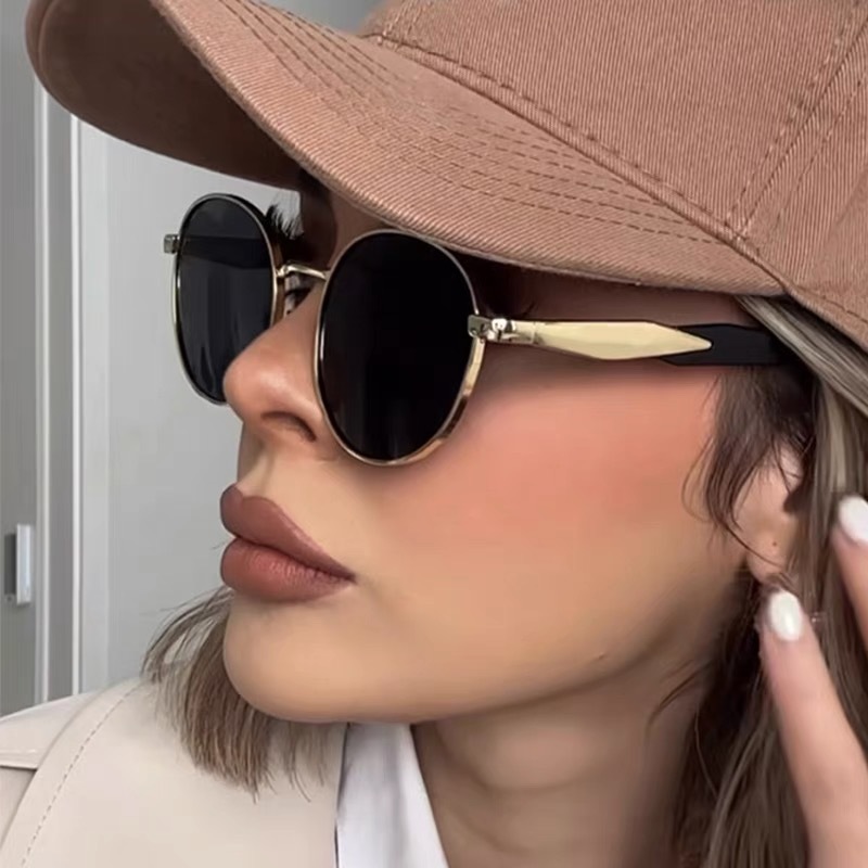 Lunettes de soleil rondes pour femmes, monture en métal doré, décor élégant, décontractées, pour la conduite et la plage