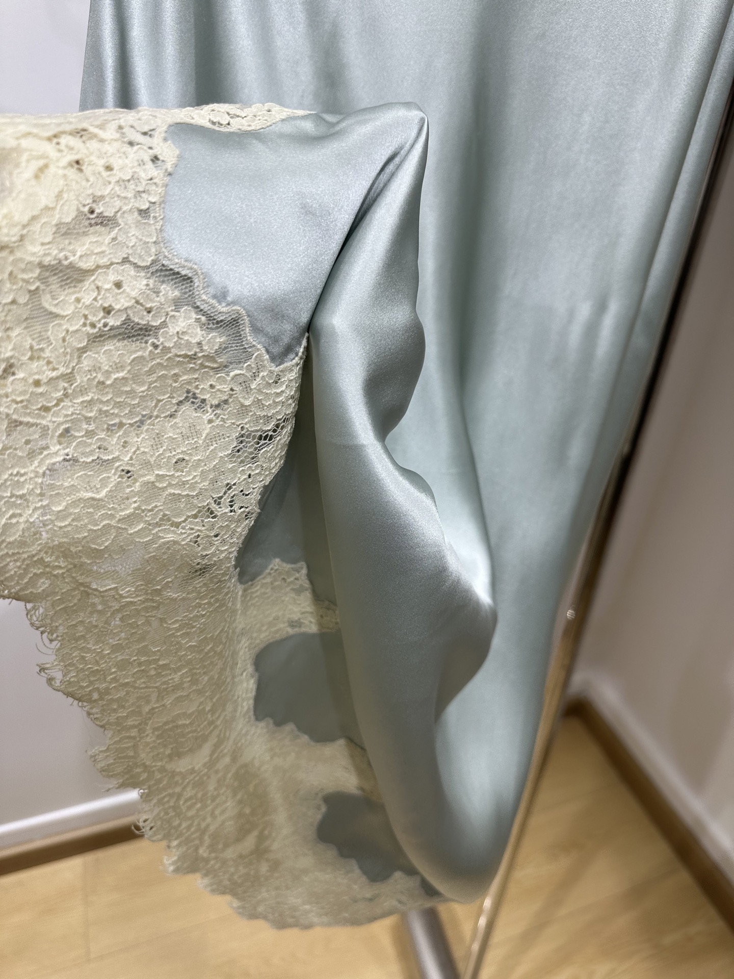 Jupe midi élégante pour femme en dentelle brodée, 100% soie, taille élastique, coupe trapèze