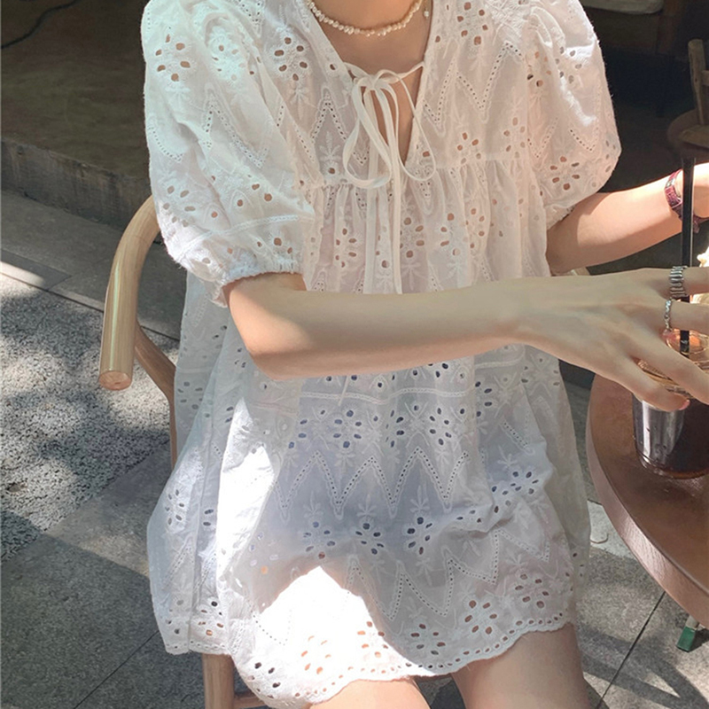Robe en dentelle à manches bouffantes évidées pour femmes, chemisiers assortis, col en V, mince, monochromatique, simple, décontracté, mode féminine, été