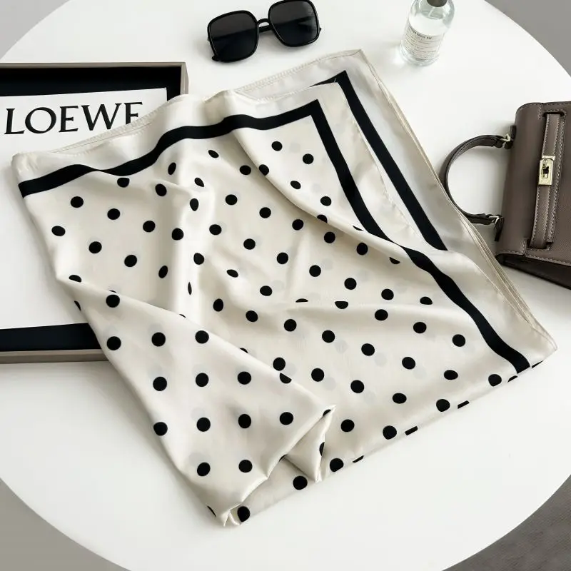 Foulard de luxe léger en soie sergé imprimé à pois noir et blanc, haut de gamme, 90x90, pour femmes, offre spéciale