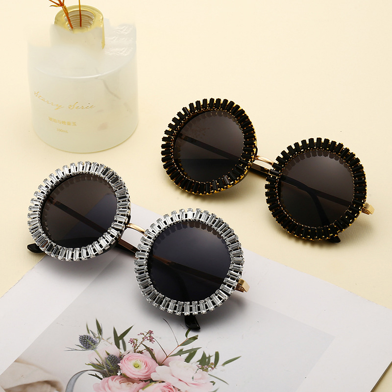 Marque de luxe concepteur rond diamant lunettes de soleil femmes mode Vintage fête voyage Steampunk lunettes de soleil Sexy dames nuances UV400