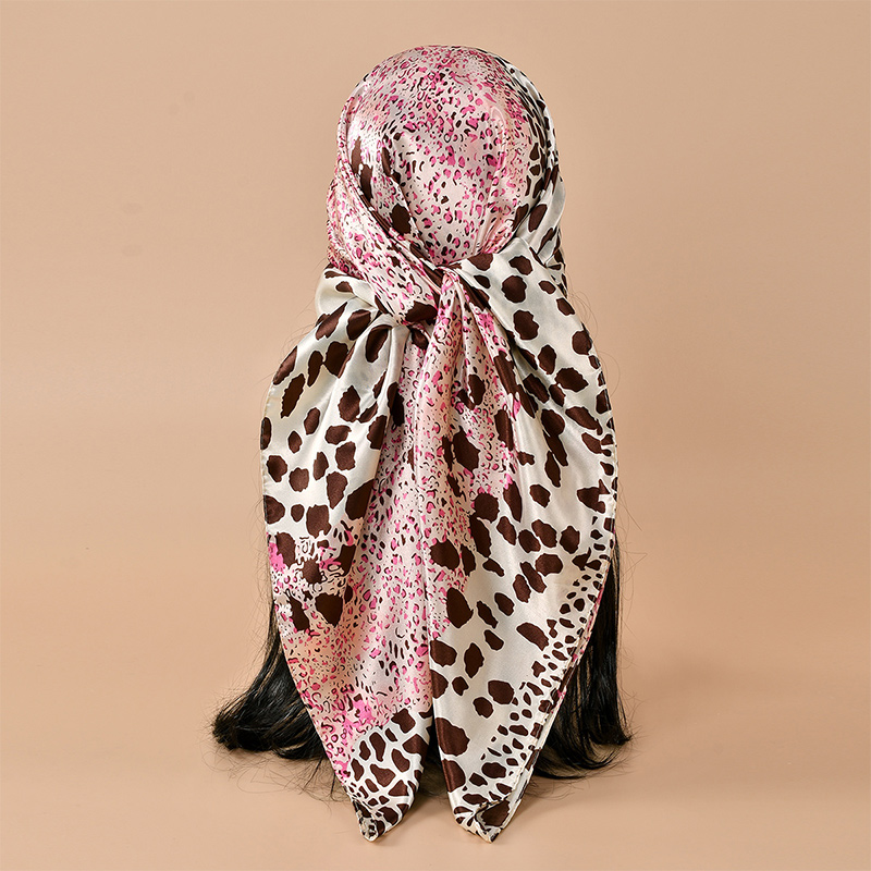 Foulard carré imprimé léopard 90x90cm pour femmes, écharpe de créateurs de luxe, bandeau à pois en Satin mat, bandeau pour cheveux en soie, mouchoir