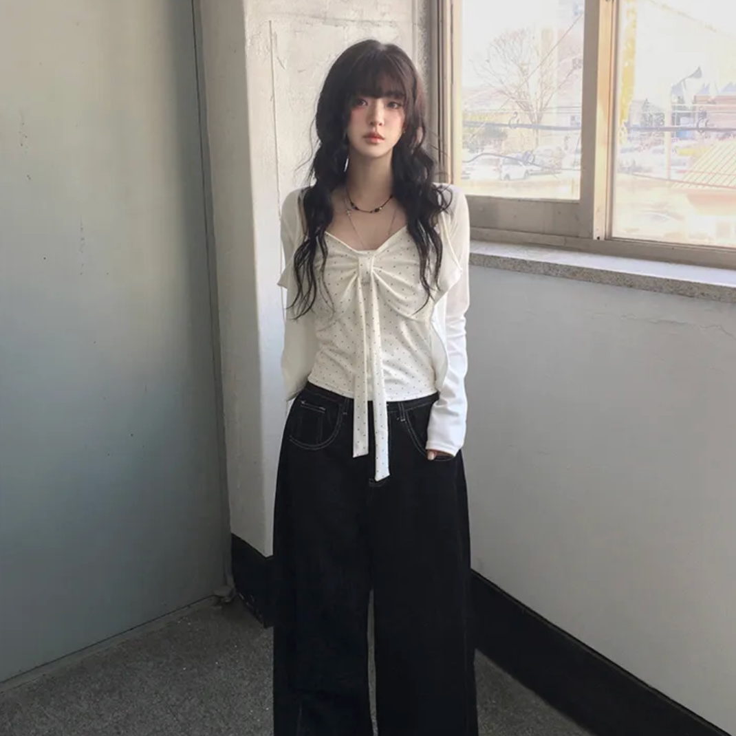 Ensemble 2 pièces pour femmes, style coréen, cardigan blanc à manches longues et débardeur, nouveau modèle d'été, coupe ajustée, ensemble tendance pour femmes.