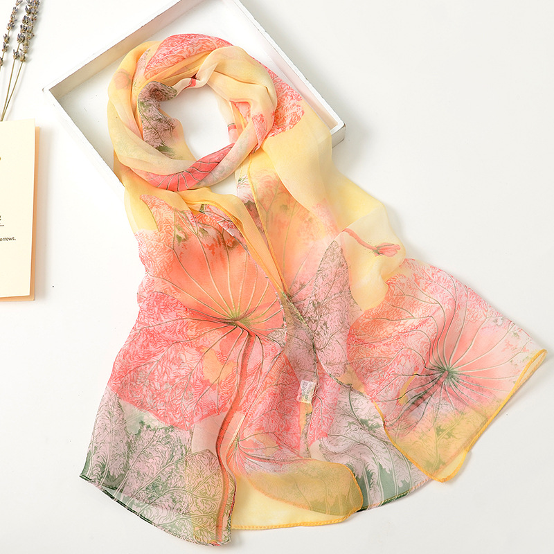 Écharpe Fleur de Lotus Prête à Offrir 160x50cm - Châle en Chiffon Délicat pour Elle, Imprimé Aquarelle Élégant, Parfait pour la Fête des Mères