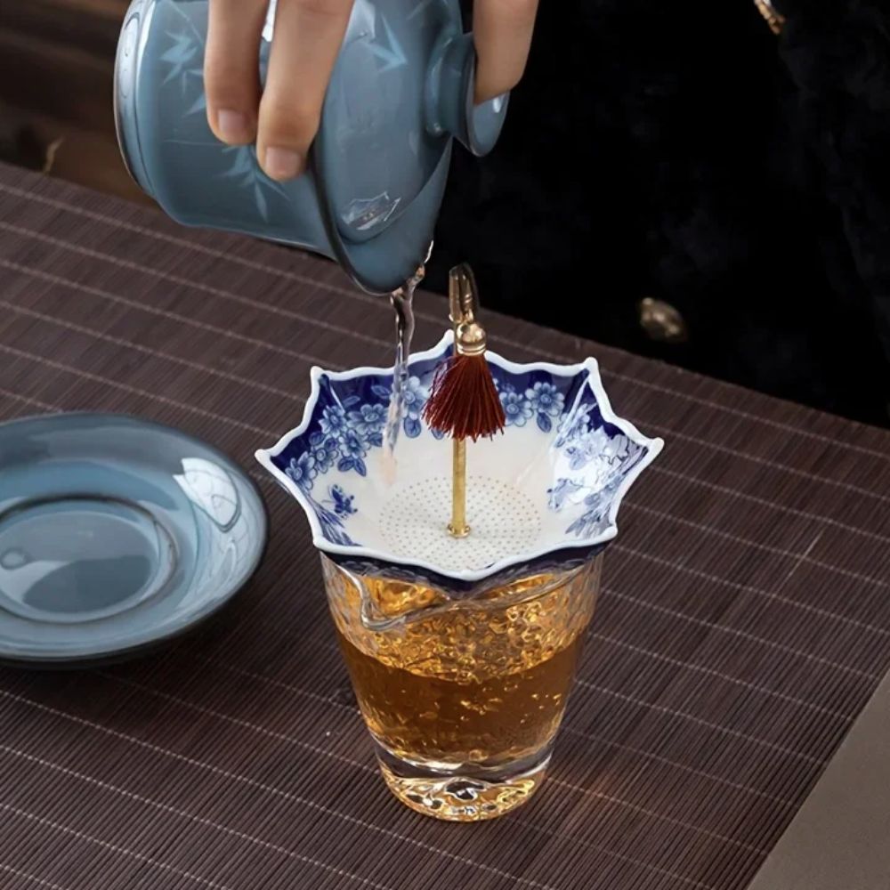 Filtre à thé en céramique style parapluie, traditionnel chinois, avec pompon, motif en porcelaine bleue et blanche, décoration de table