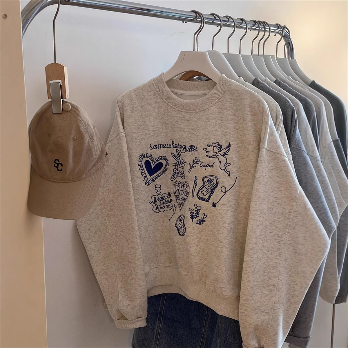Mode coréenne femmes gris brodé col rond sweats courts automne manches longues vacances pulls hauts décontracté populaire