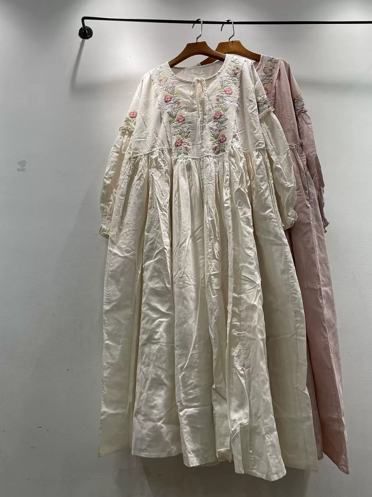 Robe bohème brodée florale rose Beige pour femmes, printemps pur coton, manches longues, Robes amples, Robes Boho, 2026