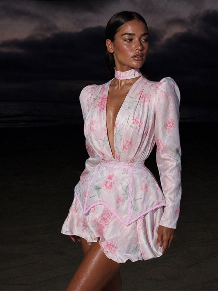 Robe mini élégante et sexy pour femme, rose à imprimé floral, manches bouffantes, col en V profond, avec ceinture, ourlet à volants en satin, collection 2026