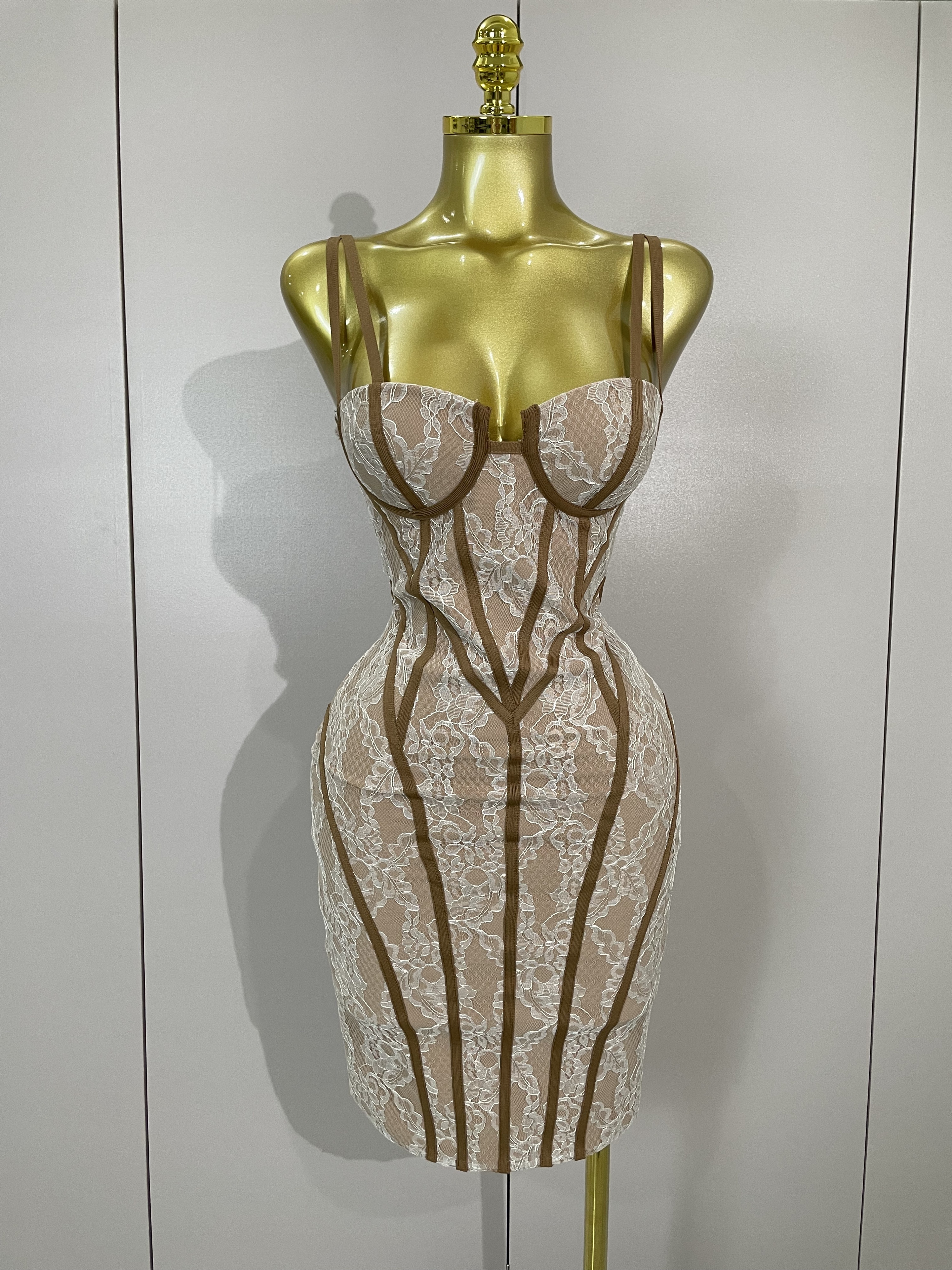Robe de soirée en dentelle pour femmes, Design Original, Camisole, dos nu, robes de soirée d'anniversaire, tenue de spectacle en boîte de nuit, nouvelle collection 2025