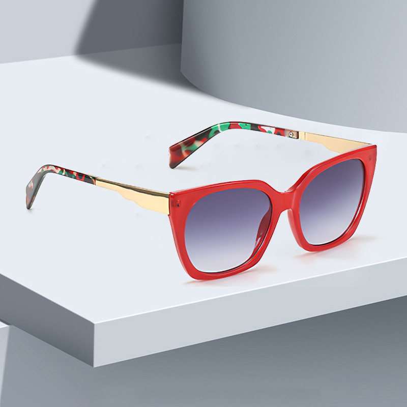 Lunettes de soleil Vintage pour femmes, à la mode, monture rouge éblouissante, motif vert doré, lentille luxueuse, décoration, lunettes pour femmes