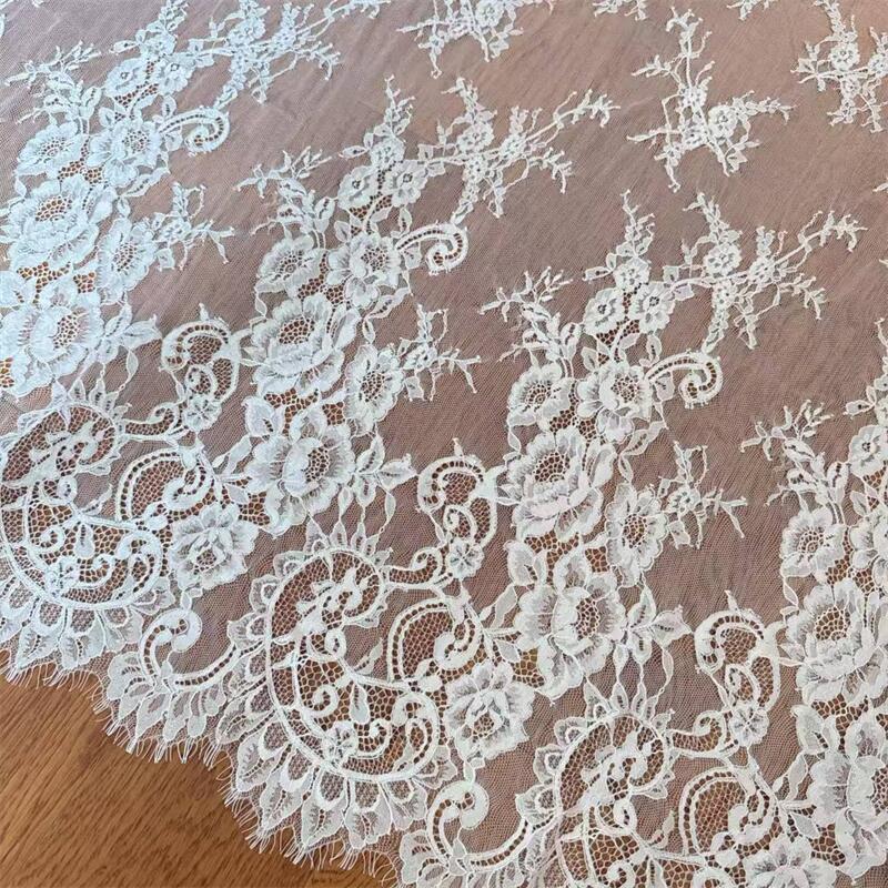 Tissu en dentelle pour cils, robe de mariée, nappe, accessoires de rideaux, blanc. Tissu en dentelle française de haute qualité à fleurs douces.