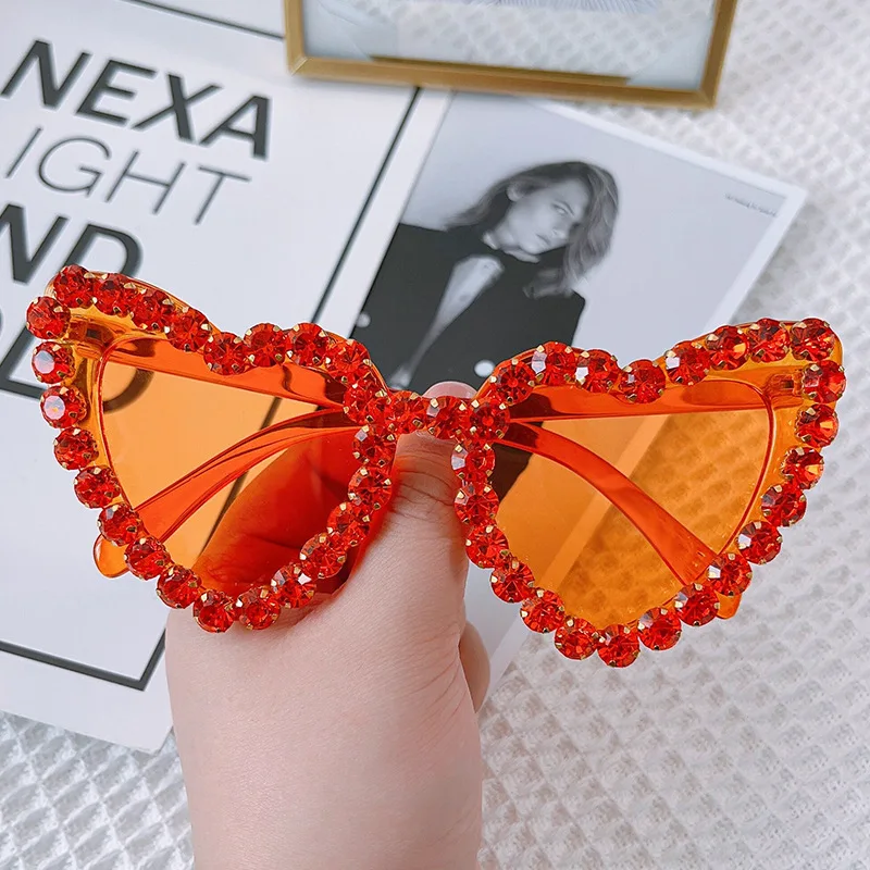 Lunettes de soleil cloutées en diamant de style cœur pour femmes, lunettes d'extérieur classiques, document solide, protection solaire, degré UV, UV400