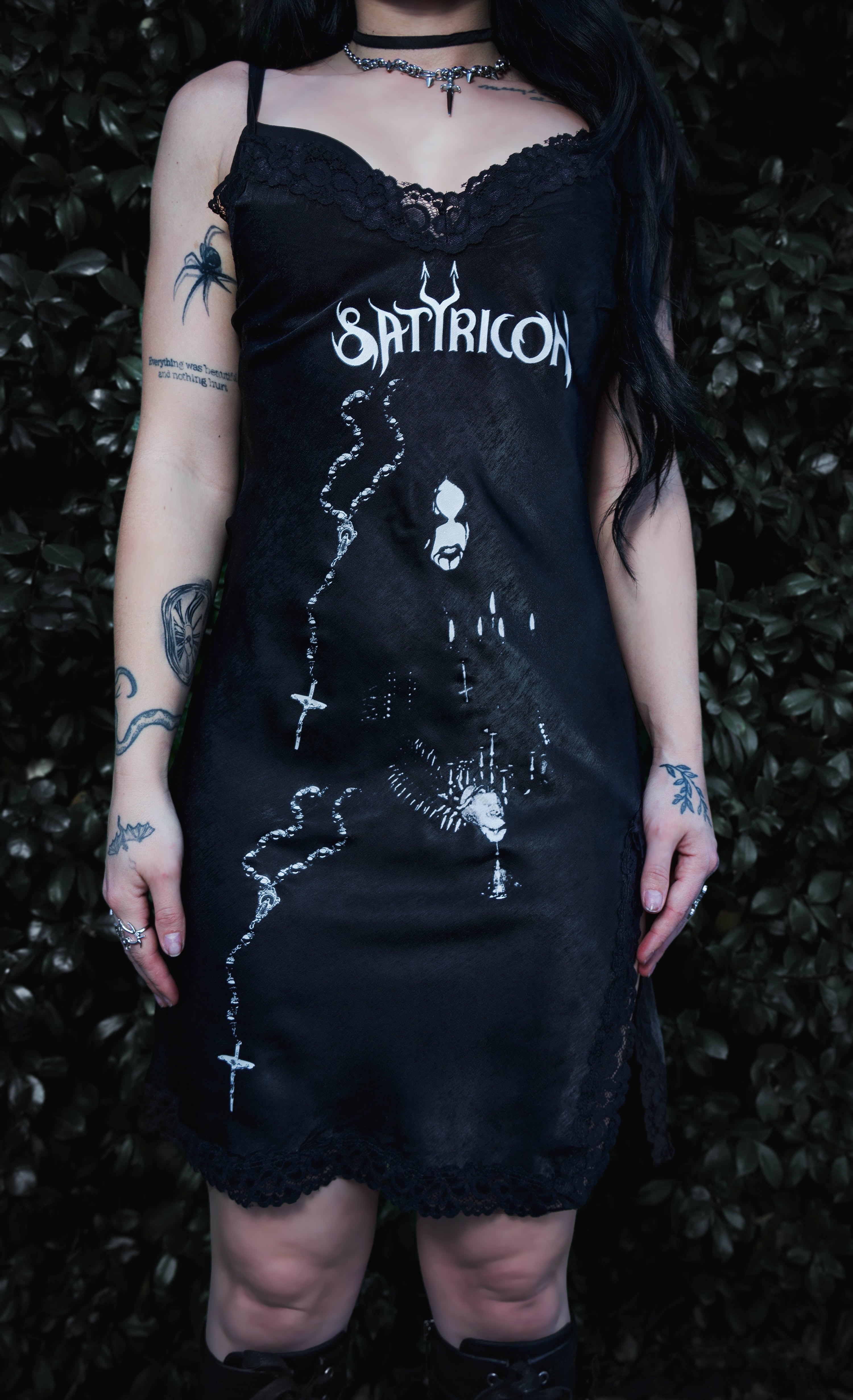 Vêtements gothiques en dentelle et soie, vêtements Y2K, mini robe noire, robes courtes graphiques, rock goth emo harajuku punk, fête, femme